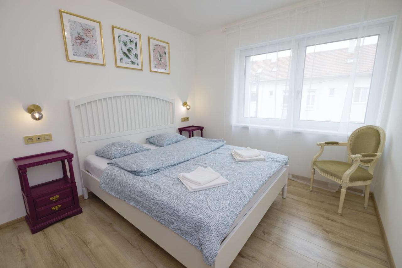 Central Apartment - Folk District Bratislava Eksteriør billede
